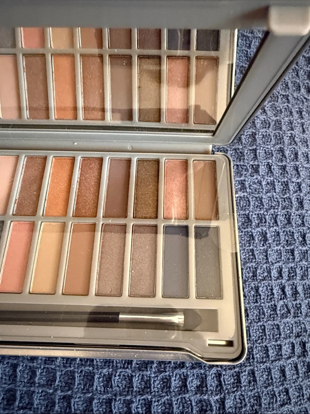 Ellen Tracy 24-Color Eyeshadow Palette - Silver Mirror Finish